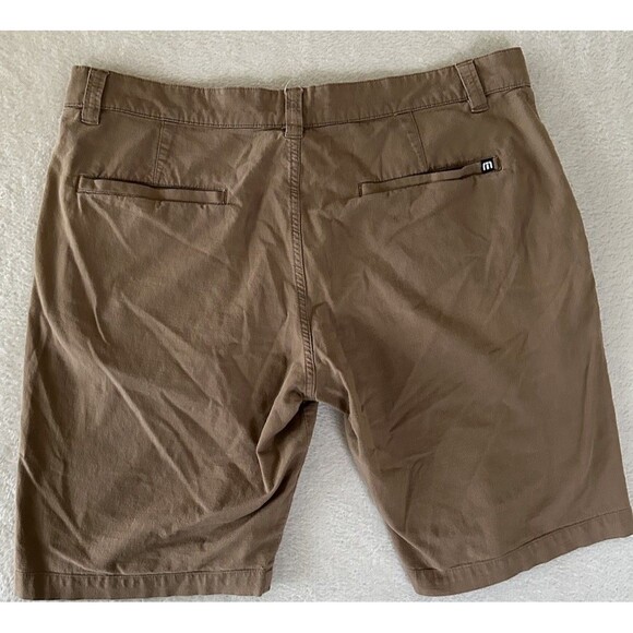 Travis Mathew Khaki Shorts Performance Golf Casual Pockets Size 34  34x10 - Picture 2 of 9